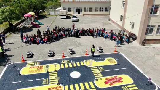 Elazığ'da öğrencilere trafik güvenliği eğitimi verildi