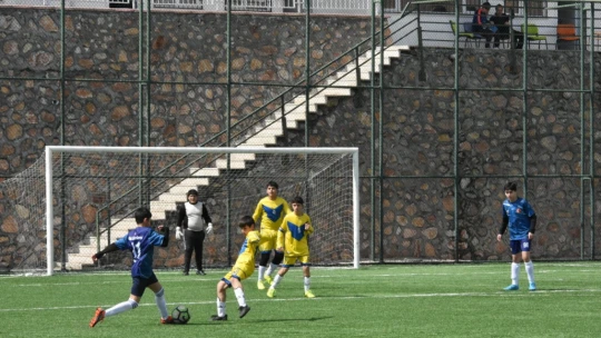 Elazığ'da okul sporları futbol müsabakaları başladı