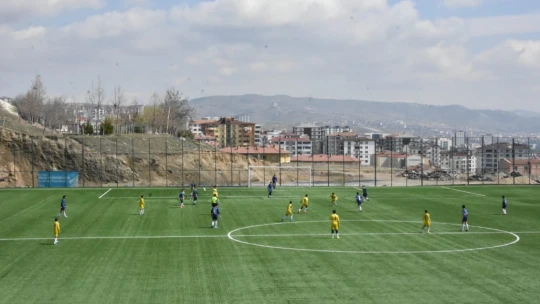 Elazığ'da okul sporları futbol müsabakaları başladı