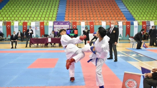 Elazığ'da okul sporları müsabakaları başladı