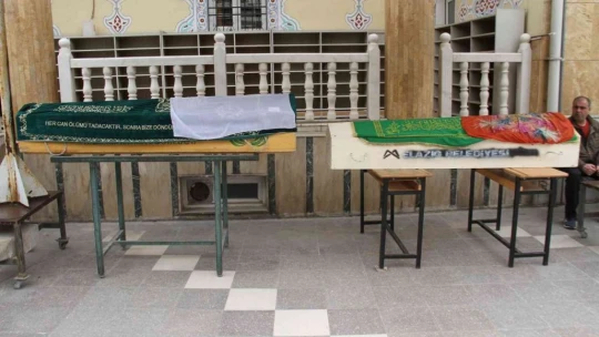 Elazığ'da öldürülen anne ve kızı son yolculuklarına uğurlandı