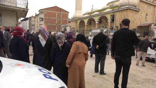 Elazığ'da öldürülen anne ve kızı son yolculuklarına uğurlandı