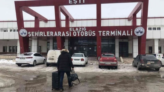 Elazığ'da otobüs seferlerinin açılmasıyla vatandaşlar otogara akın etti