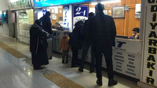 Elazığ'da otobüs seferlerinin açılmasıyla vatandaşlar otogara akın etti