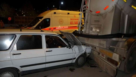 Elazığ'da otomobil beton mikserine çarptı: 1 yaralı