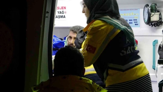 Elazığ'da otomobil beton mikserine çarptı: 1 yaralı