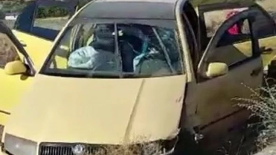 Elazığ'da otomobil ile çarpışan traktör ikiye bölündü: 2 yaralı