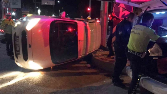 Elazığ'da otomobil ile hafif ticari araç çarpıştı: 3 yaralı