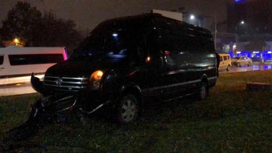 Elazığ'da otomobil ile minibüs çarpıştı: 1 yaralı