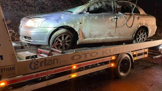 Elazığ'da otomobil şarampole uçtu: 1 ölü, 3 yaralı