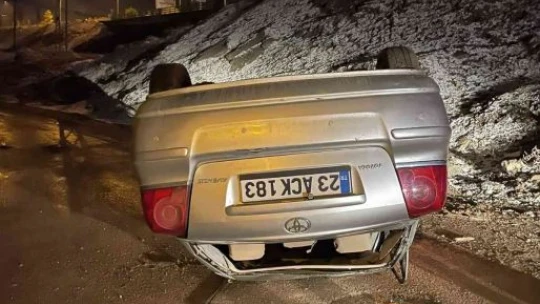 Elazığ'da otomobil şarampole uçtu: 1 ölü, 3 yaralı