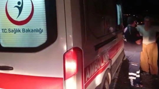 Elazığ'da otomobil şarampole yuvarlandı: 2 yaralı