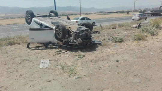 Elazığ'da otomobil takla attı: 1 ölü, 3 yaralı