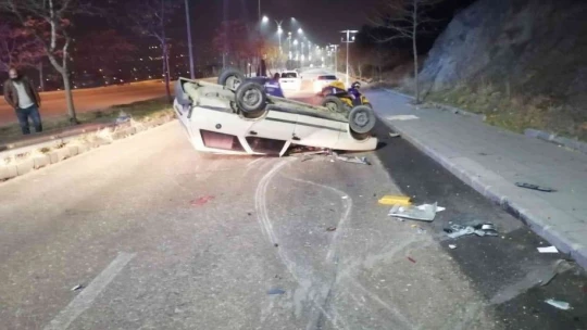 Elazığ'da otomobil takla attı: 2 yaralı