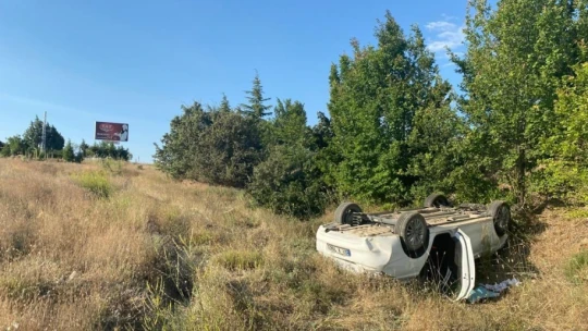 Elazığ'da otomobil tarlaya uçup ters döndü: 4 yaralı