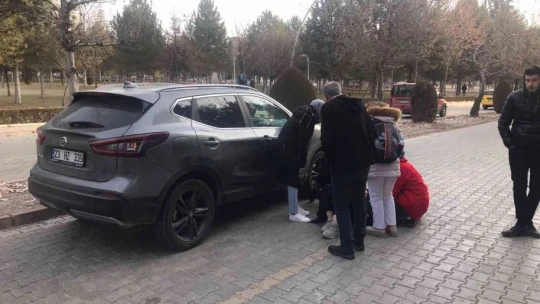 Elazığ'da otomobilin çarptığı öğrenci yaralandı