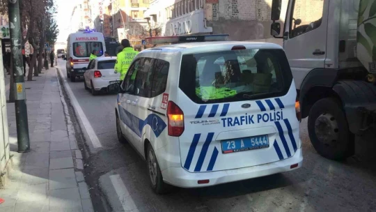 Elazığ'da otomobilin çarptığı yaya yaralandı