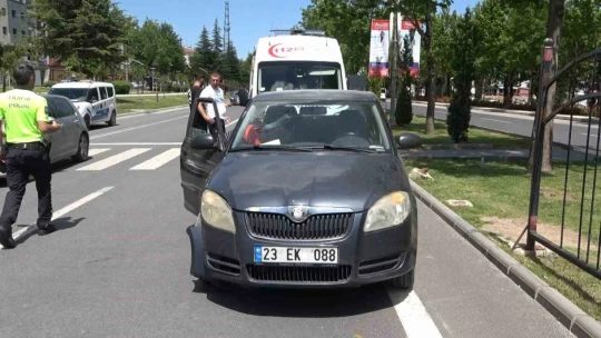 Elazığ'da otomobilin çarptığı çocuk yaralandı