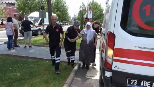 Elazığ'da otomobilin çarptığı çocuk yaralandı