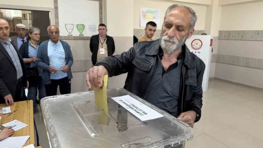 Elazığ'da oy kullanma işlemeleri başladı