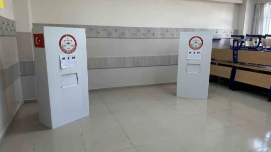 Elazığ'da oy kullanma işlemeleri başladı
