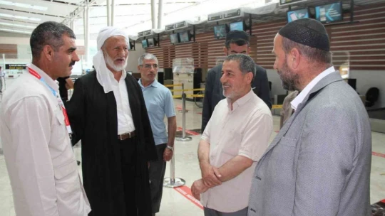 Elazığ'da pandeminin ardından ilk hacı kafilesi yola çıktı