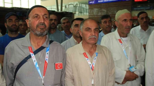 Elazığ'da pandeminin ardından ilk hacı kafilesi yola çıktı