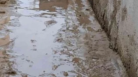 Elazığ'da patlayan boru nedeni ile evleri su bastı
