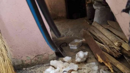 Elazığ'da patlayan boru nedeni ile evleri su bastı