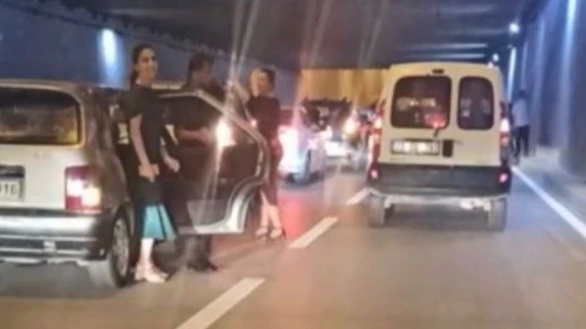 Yolu Kesip Çiftetelli Oynadılar