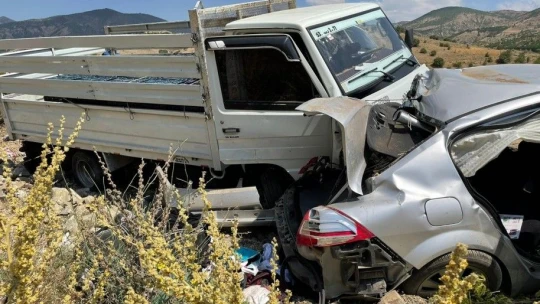 Elazığ'da pikap ile otomobil çarpıştı: 4 yaralı