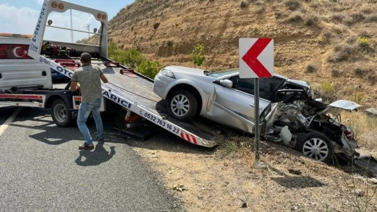 Elazığ'da pikap ile otomobil çarpıştı: 4 yaralı