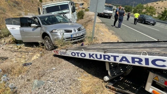 Elazığ'da pikap ile otomobil çarpıştı: 4 yaralı