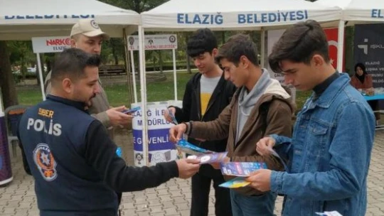 Elazığ'da polis, üniversite öğrencilerini bilgilendirdi