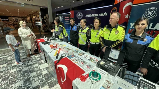 Elazığ'da polis ve jandarma ekipleri vatandaşları bilgilendirdi