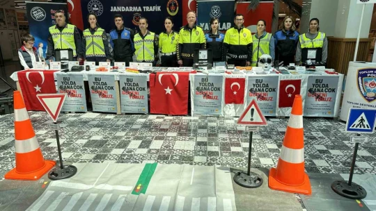 Elazığ'da polis ve jandarma ekipleri vatandaşları bilgilendirdi