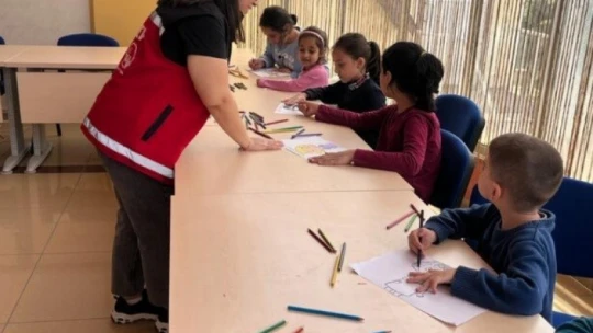 Elazığ'da psiko-sosyal destek ekipleri depremzedeleri yalnız bırakmıyor