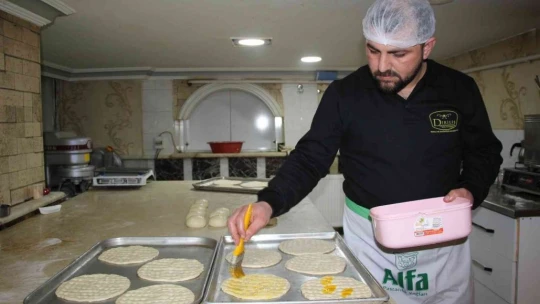 Elazığ'da Ramazan ayının vazgeçilmez lezzeti: 'Nohut Ekmeği'
