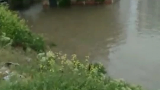 Elazığ'da sağanak, binalar su altında kaldı