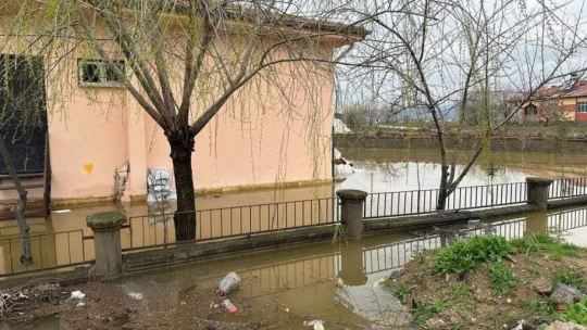 Elazığ'da sağanak sonrası evler ve tarım arazileri sular altında kaldı