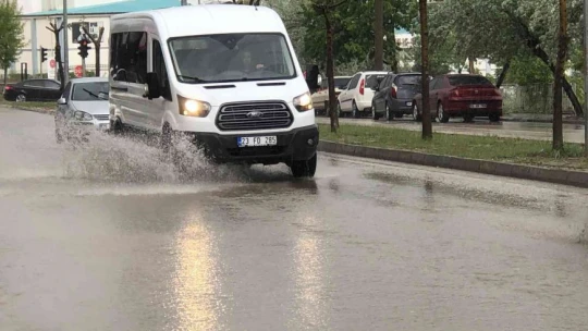 Elazığ'da sağanak yağış etkili oldu