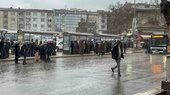 Elazığ'da sağanak yağış etkili oldu