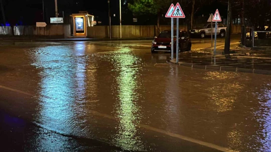 Elazığ'da sağanak yağışta yalın ayak yürüyüş