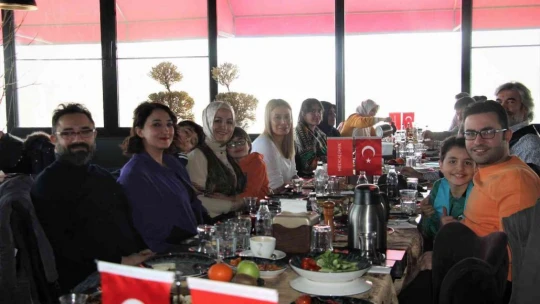 Elazığ'da sağlıkçılar 14 Mart Tıp Bayramı'nda bir araya geldi