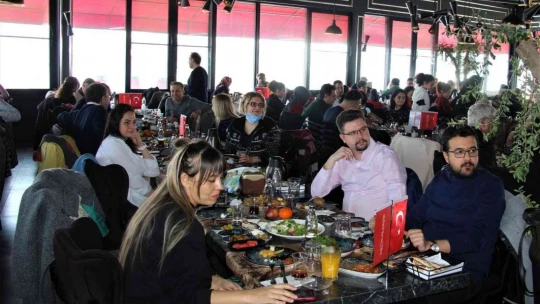 Elazığ'da sağlıkçılar 14 Mart Tıp Bayramı'nda bir araya geldi