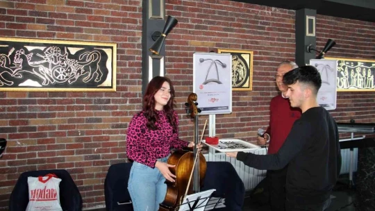 Elazığ'da sağlıkçılar 14 Mart Tıp Bayramı'nda bir araya geldi