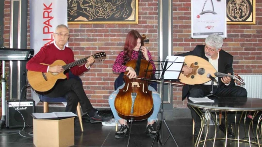 Elazığ'da sağlıkçılar 14 Mart Tıp Bayramı'nda bir araya geldi
