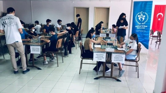 Elazığ'da satranç turnuvasına yoğun ilgi