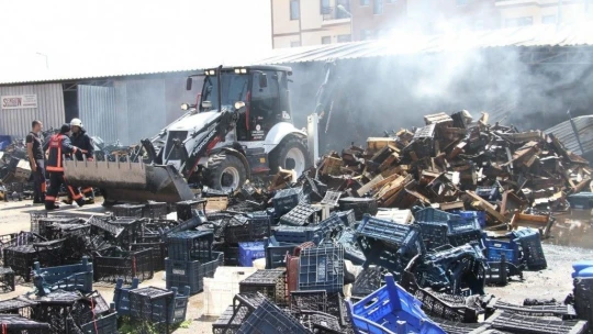 Elazığ'da sebze halinde çıkan yangın tamamen söndürüldü