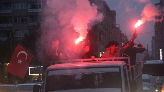 Elazığ'da seçim sonucu coşkuyla kutlandı